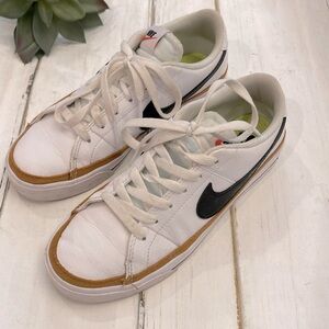 Nike Sneakers/ 7